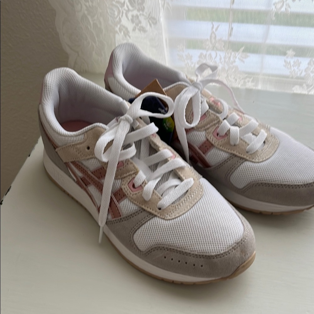 ASICS Women's White and Pink Sneakers NWT - Picture 2 of 6